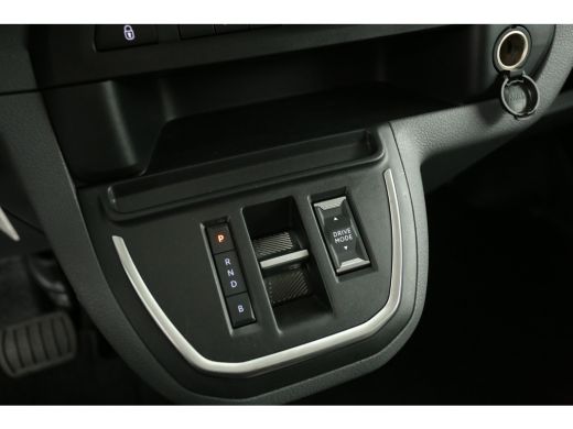 Peugeot e-Expert L2H1 75 kWh | SOH 93% | Snelladen | Airco | Cruise | 3-Zits | Camera | Trekh. | Carplay | Parkeer... ActivLease financial lease