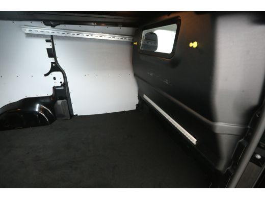 Peugeot e-Expert L2H1 75 kWh | SOH 93% | Snelladen | Airco | Cruise | 3-Zits | Camera | Trekh. | Carplay | Parkeer... ActivLease financial lease