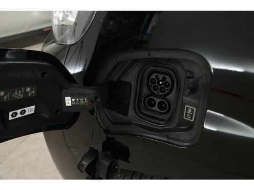 Peugeot e-Expert L2H1 75 kWh | SOH 93% | Snelladen | Airco | Cruise | 3-Zits | Camera | Trekh. | Carplay | Parkeer... ActivLease financial lease