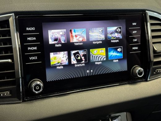 Skoda Karoq 1.5 150pk TSI ACT Business Edition Panoramadak | Parkeer Pakket | 	Navigatie Amundsen met 8" touc... ActivLease financial lease