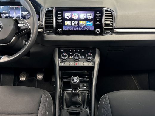 Skoda Karoq 1.5 150pk TSI ACT Business Edition Panoramadak | Parkeer Pakket | 	Navigatie Amundsen met 8" touc... ActivLease financial lease