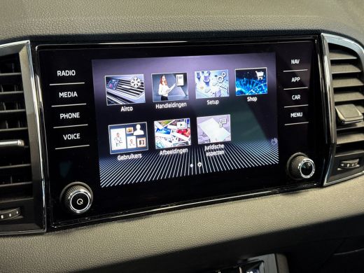 Skoda Karoq 1.5 150pk TSI ACT Business Edition Panoramadak | Parkeer Pakket | 	Navigatie Amundsen met 8" touc... ActivLease financial lease