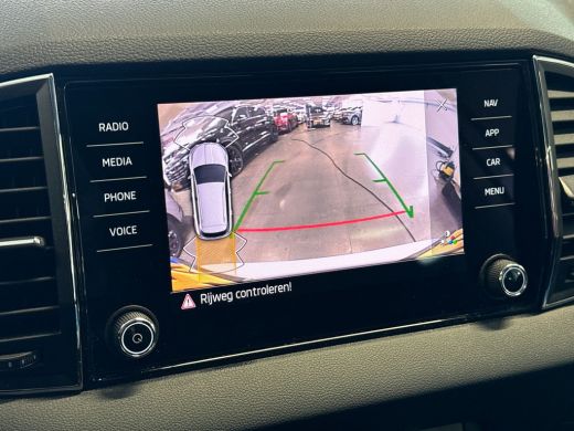 Skoda Karoq 1.5 150pk TSI ACT Business Edition Panoramadak | Parkeer Pakket | 	Navigatie Amundsen met 8" touc... ActivLease financial lease