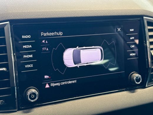 Skoda Karoq 1.5 150pk TSI ACT Business Edition Panoramadak | Parkeer Pakket | 	Navigatie Amundsen met 8" touc... ActivLease financial lease