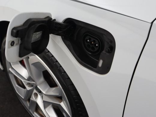 Skoda Octavia 1.4 TSI RS iV PHEV | Stoelverwarming | Head-Up | Matrix LED | Sfeerverlichting | Adaptive cruise ... ActivLease financial lease