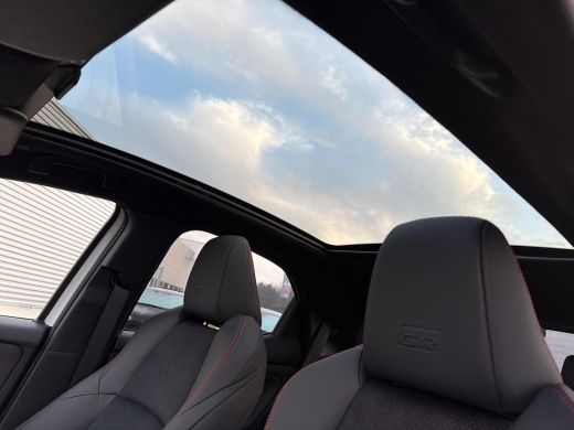 Toyota Yaris 1.5 Hybrid 130 GR Sport ActivLease financial lease