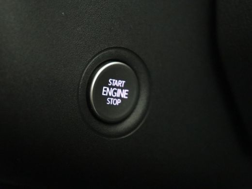 Volkswagen ID.3 First Plus 58 kWh | Stoel & stuurverwarming | Camera | Adaptive cruise | Sfeerverlichting | Carpl... ActivLease financial lease