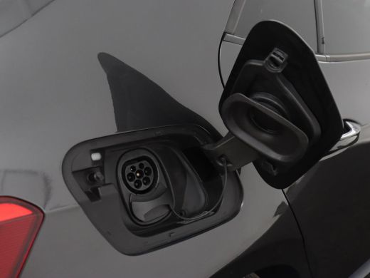 Volkswagen ID.3 First Plus 58 kWh | Stoel & stuurverwarming | Camera | Adaptive cruise | Sfeerverlichting | Carpl... ActivLease financial lease