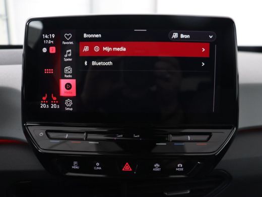 Volkswagen ID.3 First Plus 58 kWh | Stoel & stuurverwarming | Camera | Adaptive cruise | Sfeerverlichting | Carpl... ActivLease financial lease