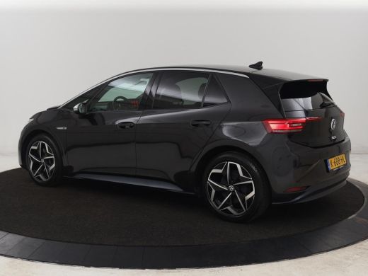 Volkswagen ID.3 First Plus 58 kWh | Stoel & stuurverwarming | Camera | Adaptive cruise | Sfeerverlichting | Carpl... ActivLease financial lease