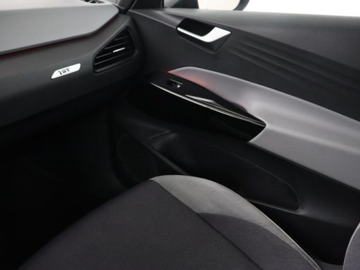 Volkswagen ID.3 First Plus 58 kWh | Stoel & stuurverwarming | Camera | Adaptive cruise | Sfeerverlichting | Carpl... ActivLease financial lease