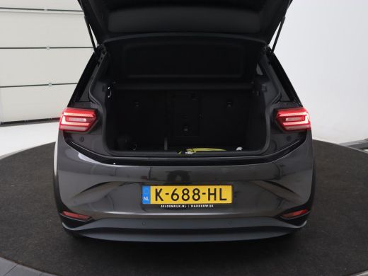 Volkswagen ID.3 First Plus 58 kWh | Stoel & stuurverwarming | Camera | Adaptive cruise | Sfeerverlichting | Carpl... ActivLease financial lease