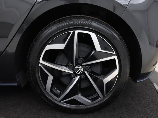 Volkswagen ID.3 First Plus 58 kWh | Stoel & stuurverwarming | Camera | Adaptive cruise | Sfeerverlichting | Carpl... ActivLease financial lease