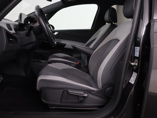 Volkswagen ID.3 First Plus 58 kWh | Stoel & stuurverwarming | Camera | Adaptive cruise | Sfeerverlichting | Carpl... ActivLease financial lease