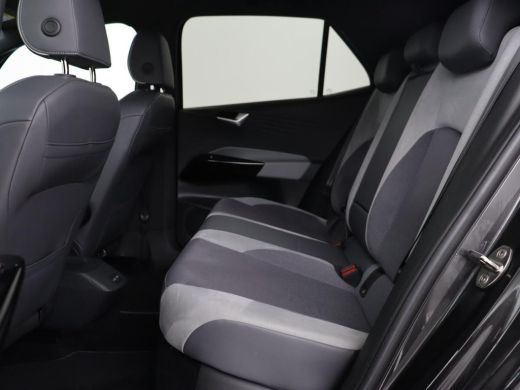 Volkswagen ID.3 First Plus 58 kWh | Stoel & stuurverwarming | Camera | Adaptive cruise | Sfeerverlichting | Carpl... ActivLease financial lease