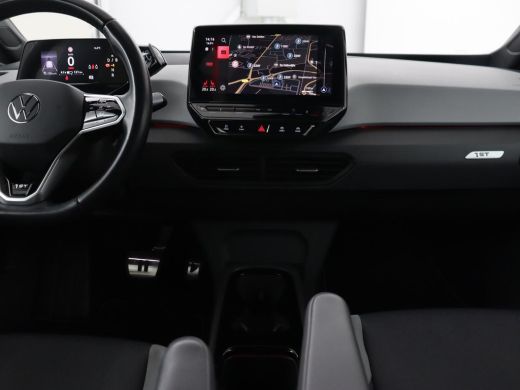 Volkswagen ID.3 First Plus 58 kWh | Stoel & stuurverwarming | Camera | Adaptive cruise | Sfeerverlichting | Carpl... ActivLease financial lease