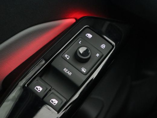 Volkswagen ID.3 First Plus 58 kWh | Stoel & stuurverwarming | Camera | Adaptive cruise | Sfeerverlichting | Carpl... ActivLease financial lease