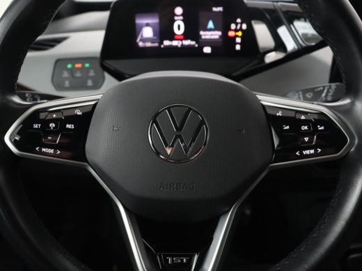 Volkswagen ID.3 First Plus 58 kWh | Trekhaak | Stoel & stuurverwarming | Camera | Adaptive cruise | Sfeerverlicht... ActivLease financial lease