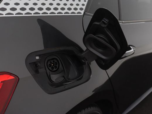 Volkswagen ID.3 First Plus 58 kWh | Trekhaak | Stoel & stuurverwarming | Camera | Adaptive cruise | Sfeerverlicht... ActivLease financial lease