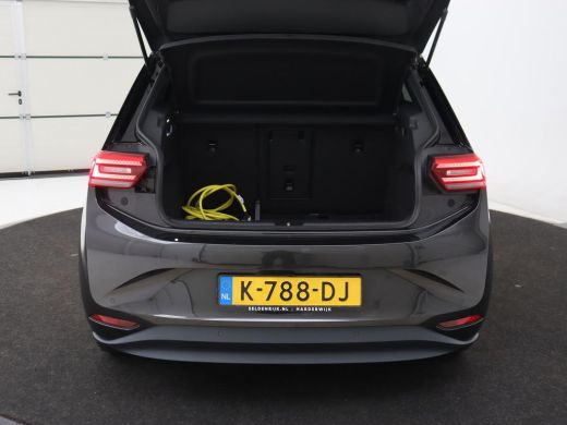 Volkswagen ID.3 First Plus 58 kWh | Trekhaak | Stoel & stuurverwarming | Camera | Adaptive cruise | Sfeerverlicht... ActivLease financial lease