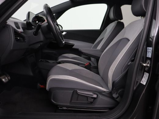 Volkswagen ID.3 First Plus 58 kWh | Trekhaak | Stoel & stuurverwarming | Camera | Adaptive cruise | Sfeerverlicht... ActivLease financial lease