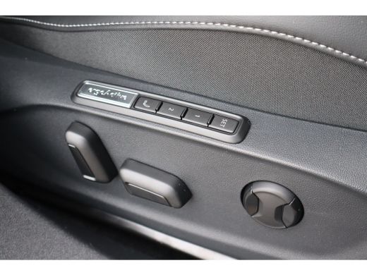 Volkswagen ID.7 Pro Limited Edition | Achterbank in ongelijke delen neerklapbaar incl. middenarmsteun en doorlaad... ActivLease financial lease