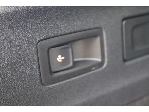 Volkswagen ID.7 Pro Limited Edition | Achterbank in ongelijke delen neerklapbaar incl. middenarmsteun en doorlaad... ActivLease financial lease