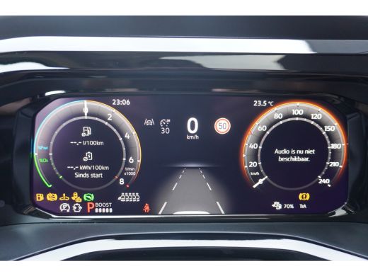 Volkswagen Multivan 1.5 eHybrid L2 Bulli Edition 4-Motion, IQ Light koplampen, 7-persoons Vis-a-Vis, Navigatie, Trekhaak ActivLease financial lease