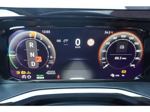 Volkswagen Multivan 1.5 eHybrid L2 Bulli Edition 4-Motion, IQ Light koplampen, 7-persoons Vis-a-Vis, Navigatie, Trekh... ActivLease financial lease