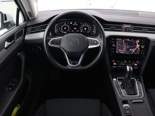 Volkswagen Passat 1.4 TSI PHEV GTE | Trekhaak | Stoelverwarming | Virtual Cockpit | Camera | Adaptive cruise | Carp... ActivLease financial lease