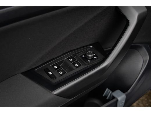 Volkswagen T-Roc 1.5 TSI Sport Business R | Trekhaak | Cruise adaptief | Camera | Stoelverwarming | Keyless | Navi... ActivLease financial lease