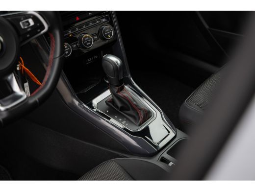 Volkswagen T-Roc 1.5 TSI Sport Business R | Trekhaak | Cruise adaptief | Camera | Stoelverwarming | Keyless | Navi... ActivLease financial lease