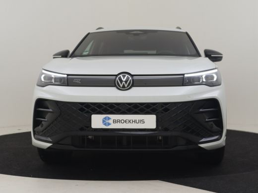 Volkswagen Tiguan 1.5 eHybrid R-Line Edition 272pk | Panoramadak | Trekhaak | Harman kardon audio | Head up display... ActivLease financial lease