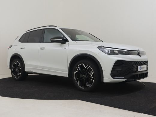 Volkswagen Tiguan 1.5 eHybrid R-Line Edition 272pk | Panoramadak | Trekhaak | Harman kardon audio | Head up display... ActivLease financial lease