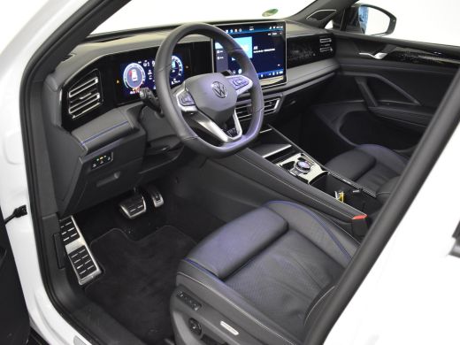 Volkswagen Tiguan 1.5 eHybrid R-Line Edition 272pk | Panoramadak | Trekhaak | Harman kardon audio | Head up display... ActivLease financial lease