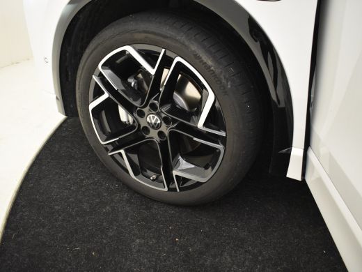 Volkswagen Tiguan 1.5 eHybrid R-Line Edition 272pk | Panoramadak | Trekhaak | Harman kardon audio | Head up display... ActivLease financial lease