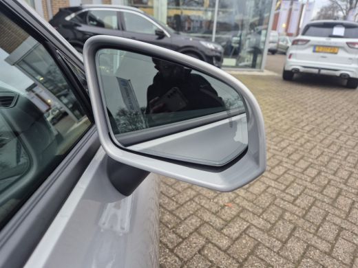 Volvo  V60 2.0 B3 Essential Edition 163pk | Leder | Adaptive Cruise | Dodehoek Detectie | Stoel & Stuur Verw... ActivLease financial lease