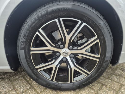Volvo  V60 2.0 B3 Essential Edition 163pk | Leder | Adaptive Cruise | Dodehoek Detectie | Stoel & Stuur Verw... ActivLease financial lease