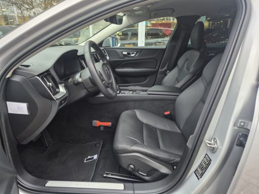 Volvo  V60 2.0 B3 Essential Edition 163pk | Leder | Adaptive Cruise | Dodehoek Detectie | Stoel & Stuur Verw... ActivLease financial lease