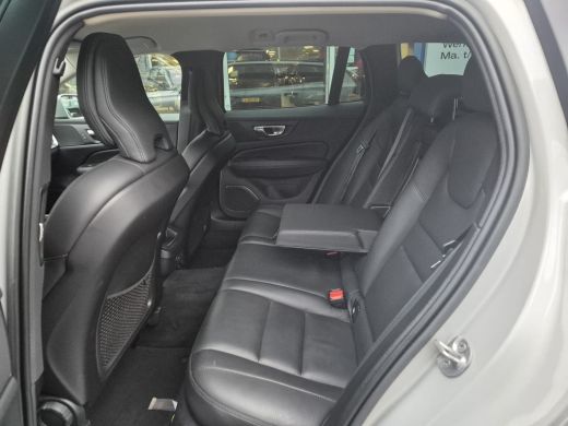 Volvo  V60 2.0 B3 Essential Edition 163pk | Leder | Adaptive Cruise | Dodehoek Detectie | Stoel & Stuur Verw... ActivLease financial lease