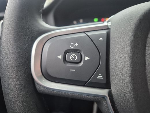 Volvo  V60 2.0 B3 Essential Edition 163pk | Leder | Adaptive Cruise | Dodehoek Detectie | Stoel & Stuur Verw... ActivLease financial lease