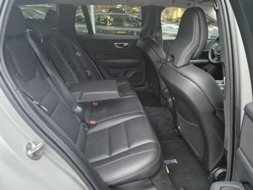 Volvo  V60 2.0 B3 Essential Edition 163pk | Leder | Adaptive Cruise | Dodehoek Detectie | Stoel & Stuur Verw... ActivLease financial lease