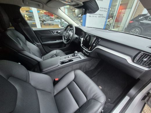 Volvo  V60 2.0 B3 Essential Edition 163pk | Leder | Adaptive Cruise | Dodehoek Detectie | Stoel & Stuur Verw... ActivLease financial lease