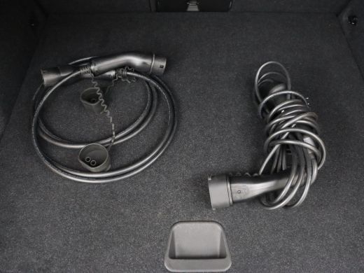 Volvo  XC40 Recharge P8 AWD R Design | Trekhaak | Leder/Alcantara | Stoel & stuurverwarming | Harman/Kardon |... ActivLease financial lease