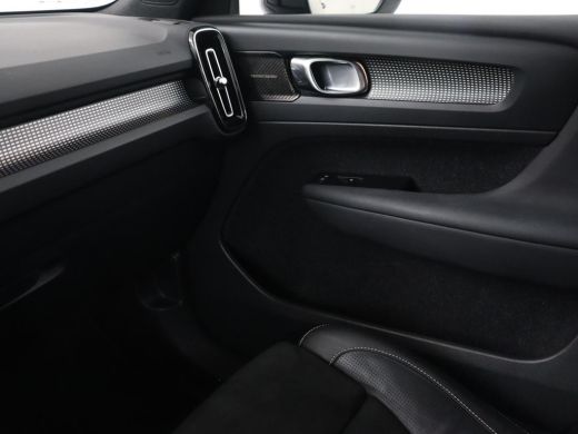Volvo  XC40 Recharge P8 AWD R Design | Trekhaak | Leder/Alcantara | Stoel & stuurverwarming | Harman/Kardon |... ActivLease financial lease