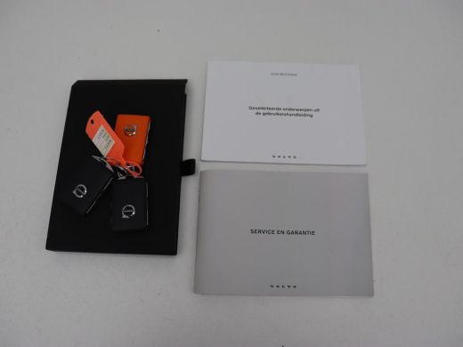 Volvo  XC40 Recharge P8 AWD R Design | Trekhaak | Leder/Alcantara | Stoel & stuurverwarming | Harman/Kardon |... ActivLease financial lease