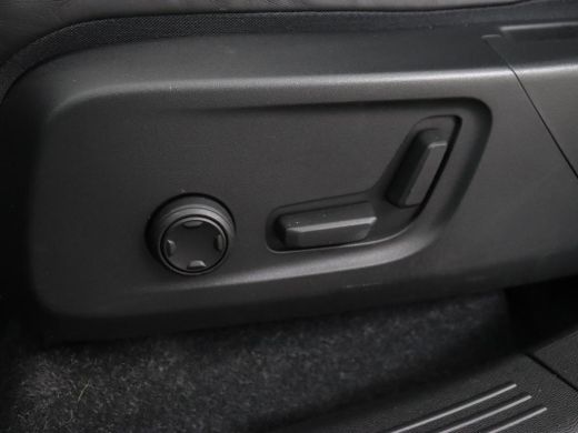 Volvo  XC40 Recharge P8 AWD R Design | Trekhaak | Leder/Alcantara | Stoel & stuurverwarming | Harman/Kardon |... ActivLease financial lease