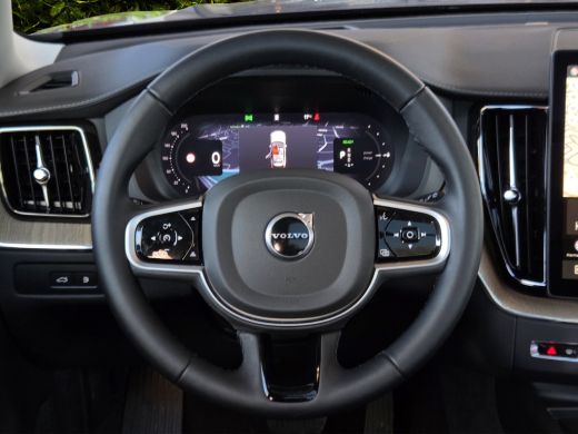 Volvo  XC60 2.0 T6 Plug-in hybrid AWD Ultra Dark | Cruise control adaptief met Stop&Go en stuurhulp | Dodehoe... ActivLease financial lease