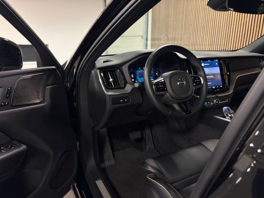 Volvo  XC60 T6 AWD Recharge Plus Black Edition Trekhaak | Michelin All Season banden | Harman Kardon | 21 Inc... ActivLease financial lease