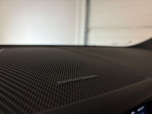 Volvo  XC60 T6 AWD Recharge Plus Black Edition Trekhaak | Michelin All Season banden | Harman Kardon | 21 Inc... ActivLease financial lease